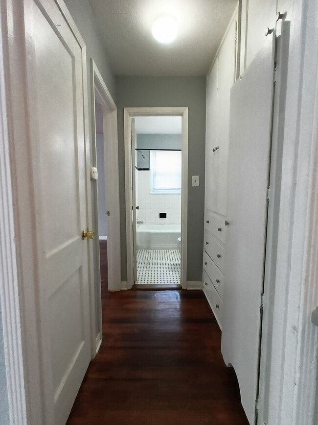 Building Photo - Minutes from Tinker! *PROMO FIRST FULL MONTH FREE!