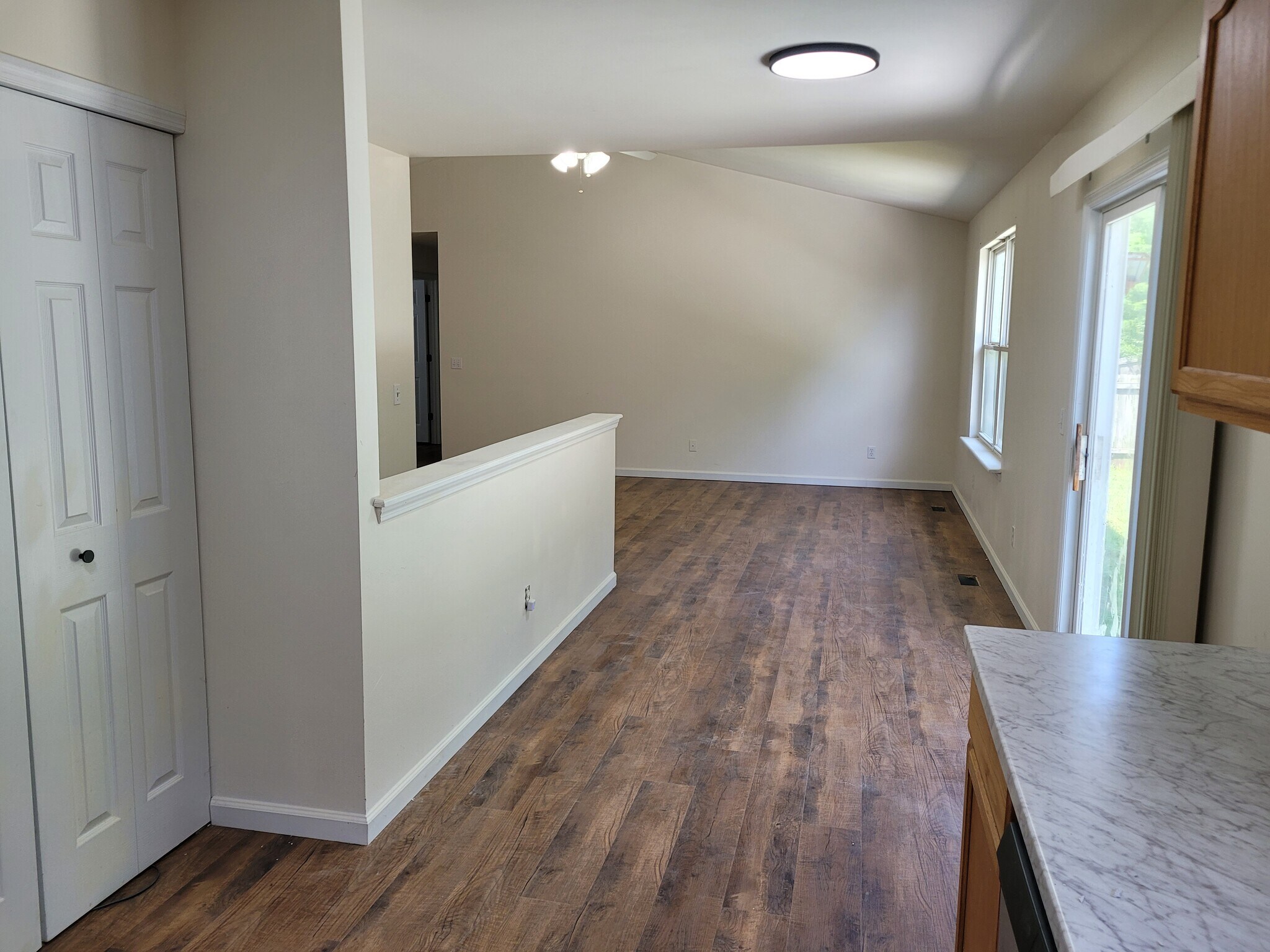 Building Photo - 4 Spring Hill Cir