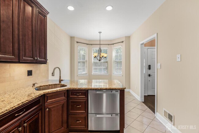 Building Photo - 15 Faxon Dr