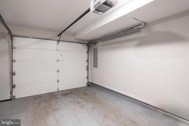 Building Photo - 1442 Hope St