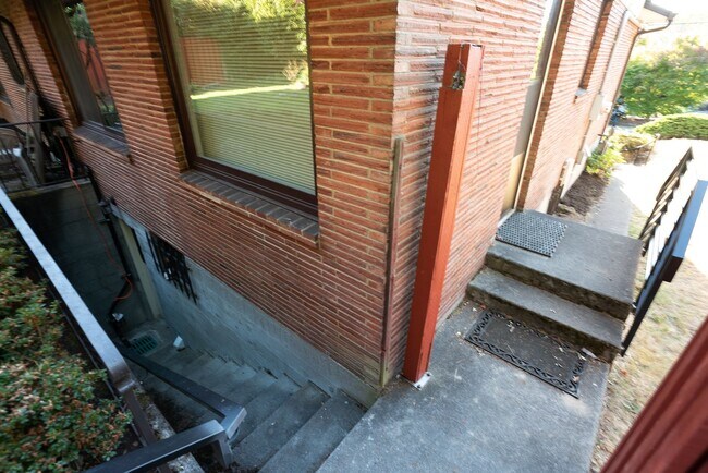 Building Photo - Beautiful Magnolia Brick close to village ...