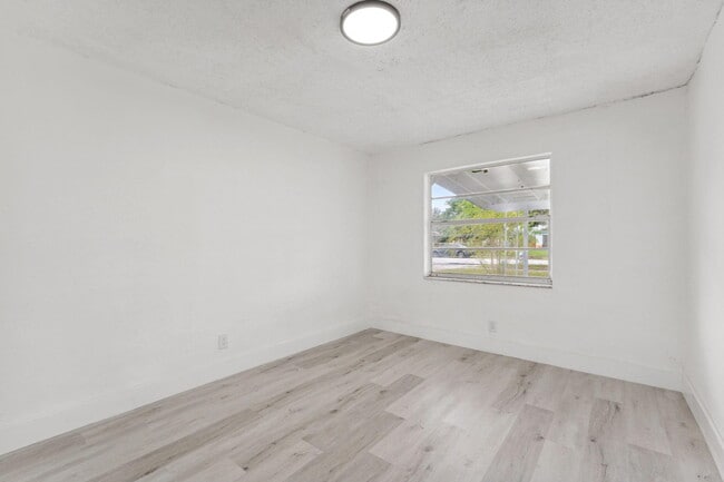 Building Photo - 448 NW 3rd Ave