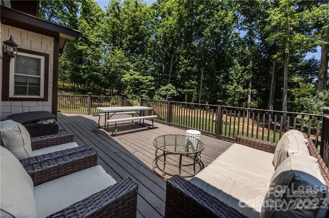 Building Photo - 8511 Viking Dr