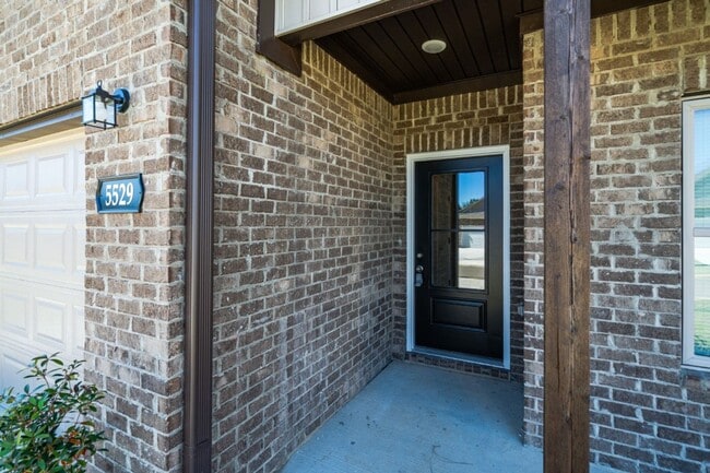 Building Photo - 5529 Blue Jay Cir