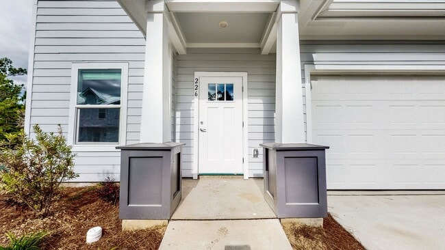 Building Photo - End unit!  Washer/Dryer Included! Beautiful 3 Bedroom Townhome (larger floorpan) with Screened-In...