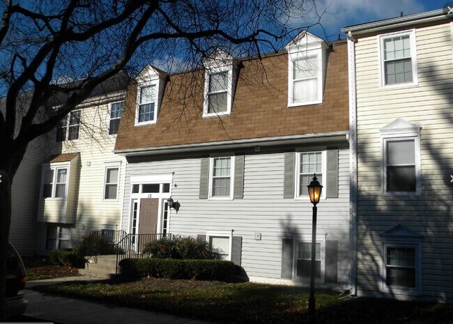 Building Photo - 13 Pickering Ct