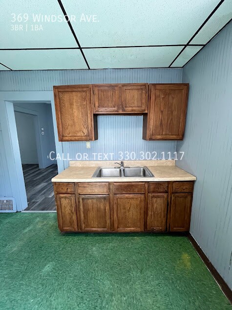 Building Photo - 369 Windsor St