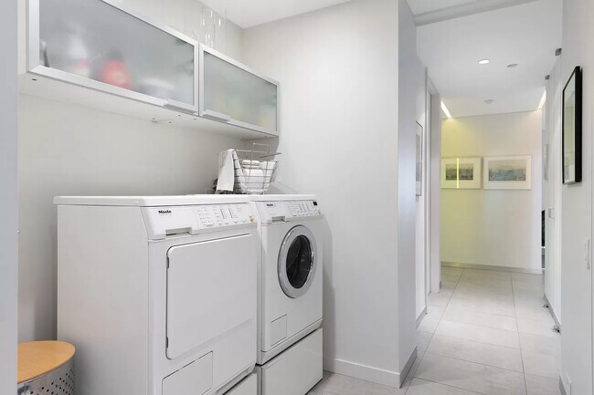 Building Photo - 680 N Lake Shore Dr