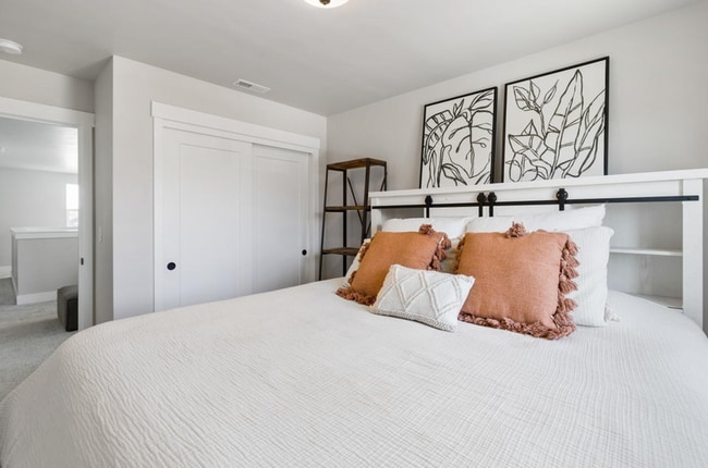 Building Photo - Beautiful 3-Bed Home in Petrosa with Resor...
