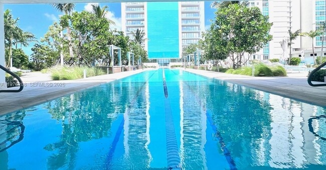 Building Photo - 700 NE 26th Terrace