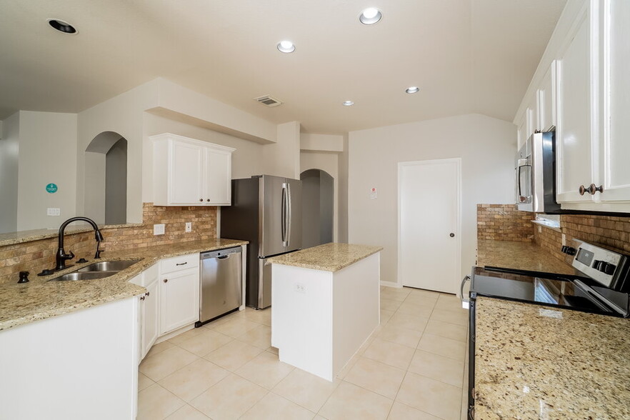 Building Photo - 182 Laceleaf Ln