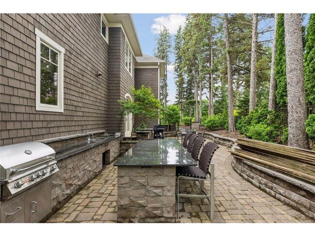 Building Photo - 15700 Portico Dr