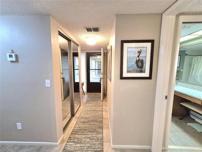 Building Photo - 50 Woodlake Pl