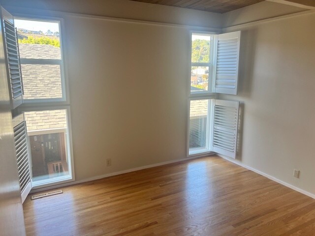 Building Photo - 880 Larkspur Dr