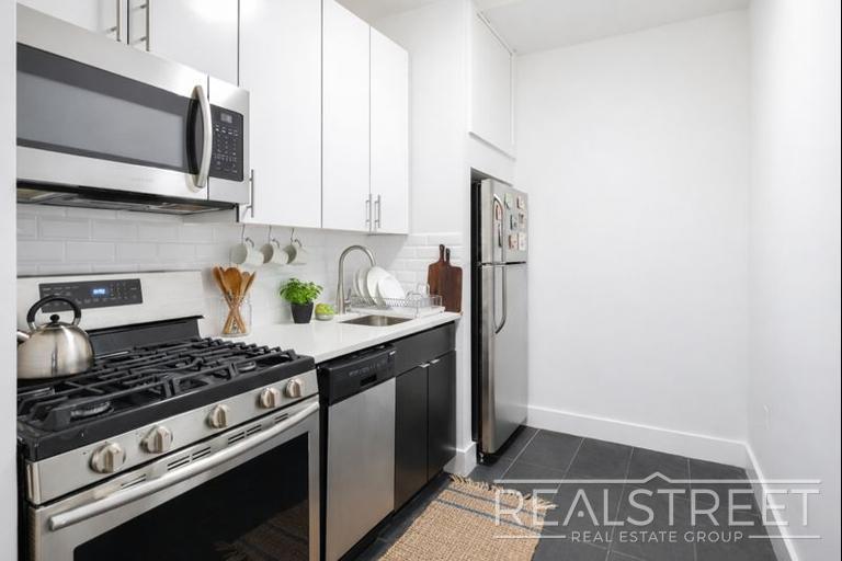 Building Photo - LUXURY 2 BED LOFT in Queens!