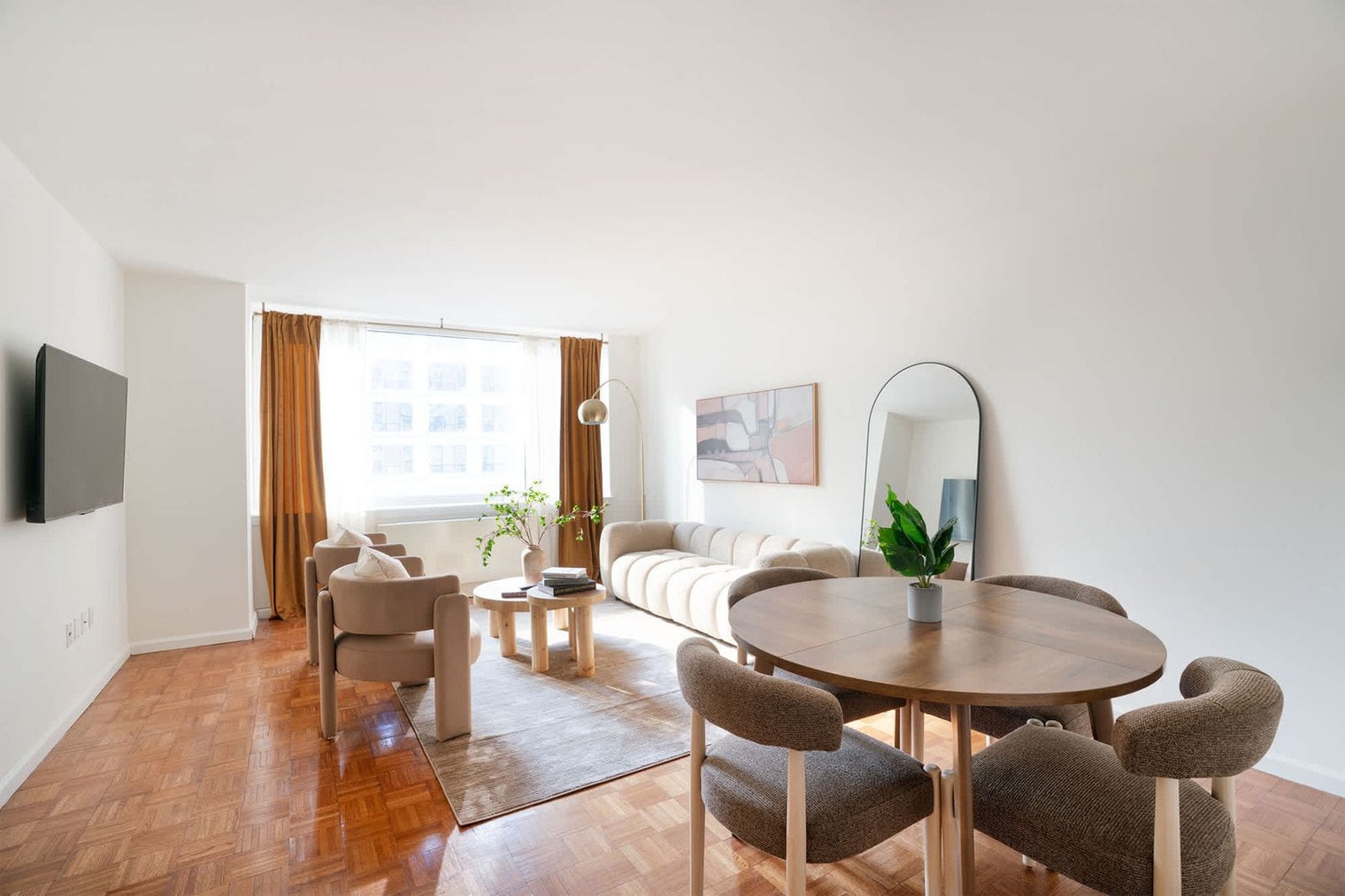 Building Photo - 350 W 43rd St