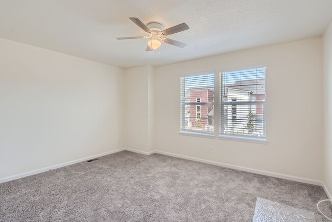 Building Photo - Beautiful 2-story modern townhome available for rent in booming Interquest & Voyager area