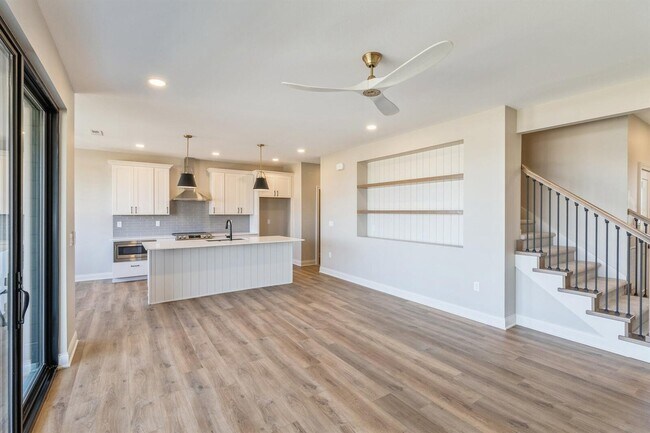 Building Photo - 2103 Lacey Dr