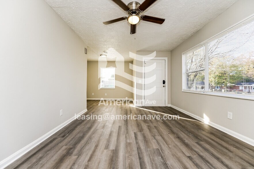 Building Photo - 119 Astor St