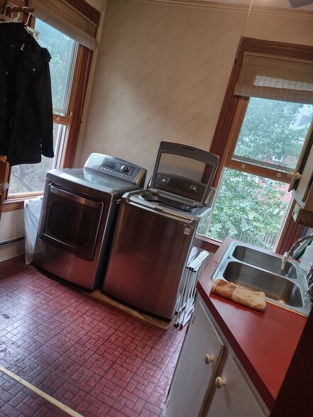 shared laundry - 363 Laurel St