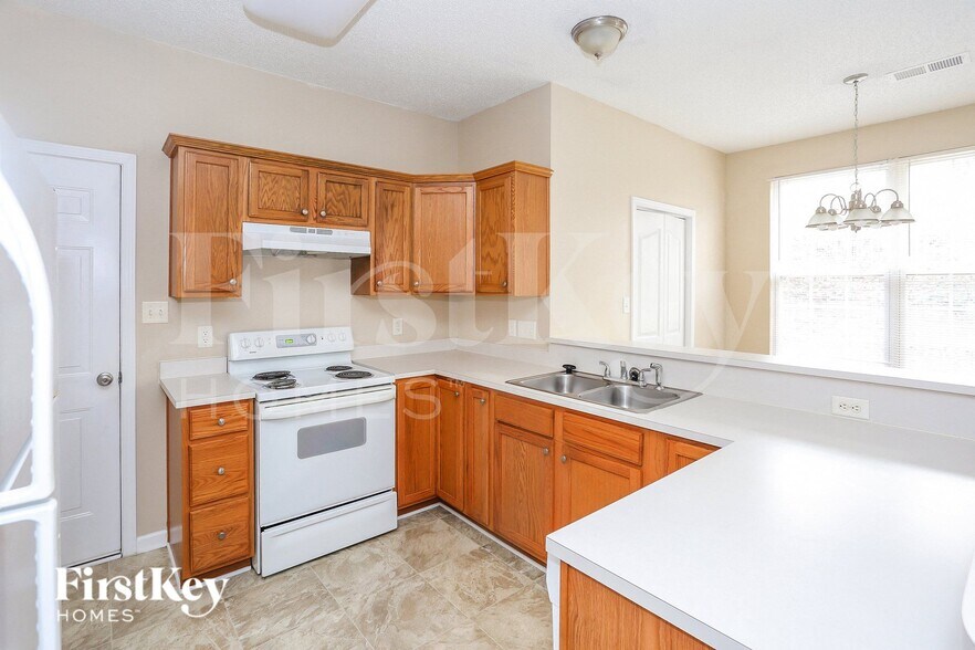 Building Photo - 6017 Briggs Dr