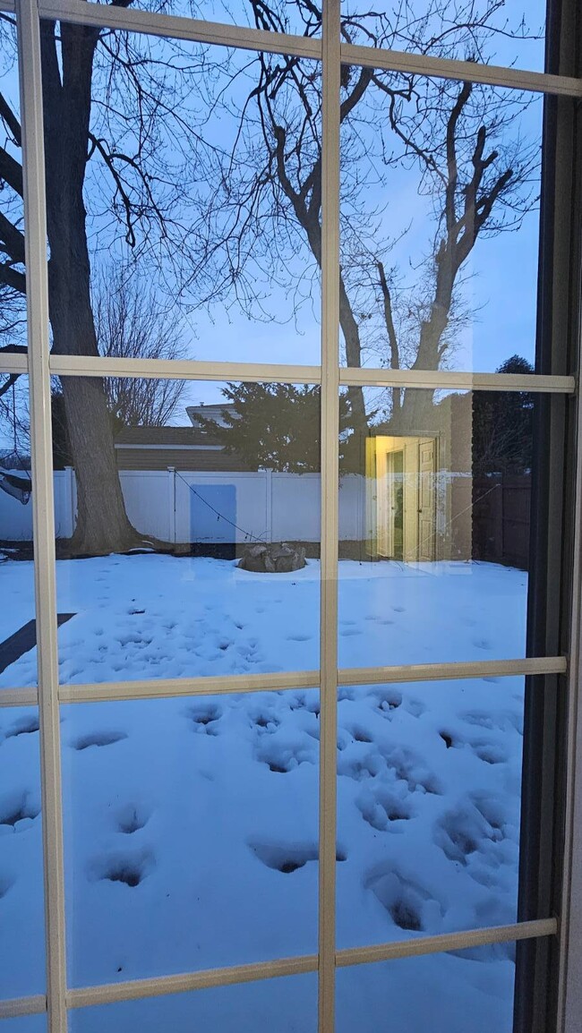 Building Photo - 5 Ontario Dr