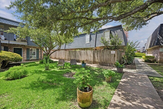 Building Photo - 8939 Gaylord Dr