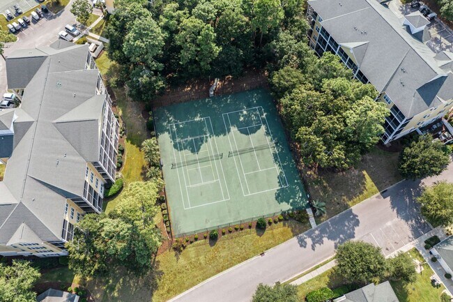 Building Photo - 601 N Hillside Dr