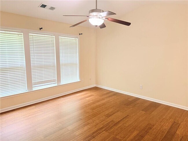 Building Photo - 2380 Fairlie Dr