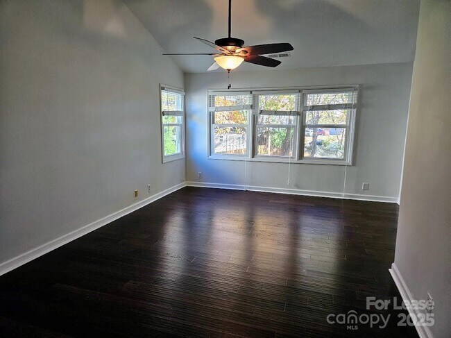 Building Photo - 6000 Mallard Grove Rd