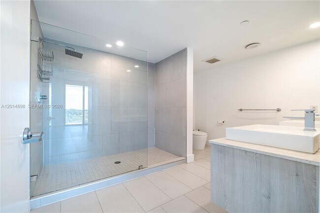 Building Photo - 13800 Highland Dr