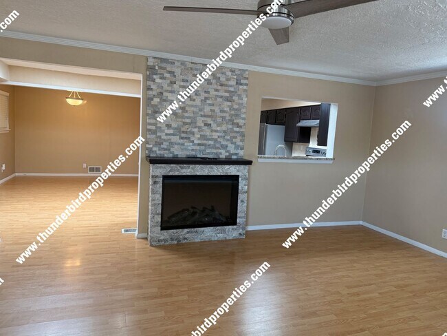 Building Photo - 2108 Muriel St NE