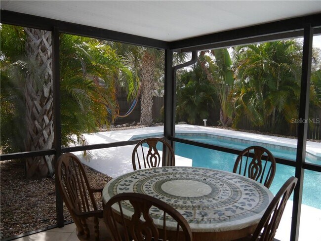 Building Photo - 3026 Vinson Ave