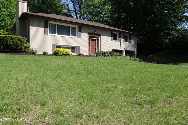 Primary Photo - 73 Birchwood Ln