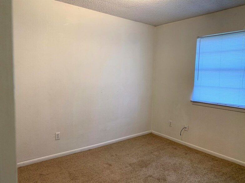 Building Photo - 917 N 7th St