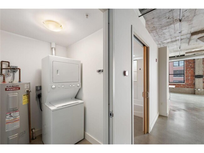 Building Photo - 718 N Washington Ave