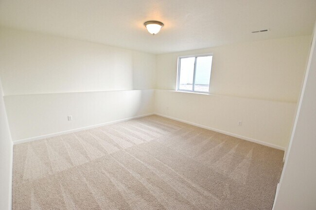 Building Photo - Newer construction in Penn Schools!  3 bed...