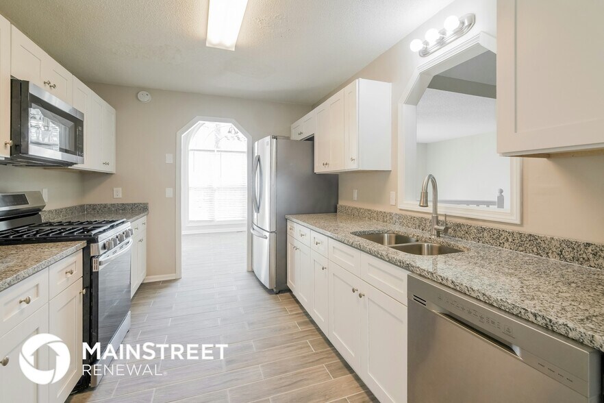 Building Photo - 10 Wisteria Dr