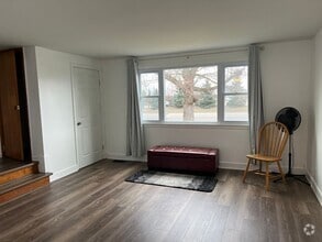 Building Photo - 512 Cayuga Rd