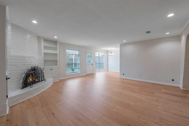 Building Photo - 730 Seamaster Dr