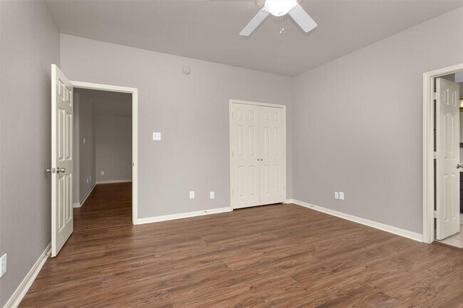 Building Photo - 6443 Applewood Forest Dr