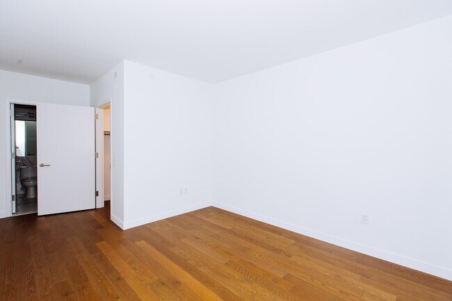 Building Photo - 99 Hudson St