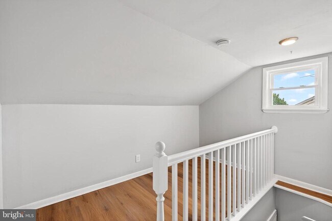 Building Photo - 29 W Elm Ave