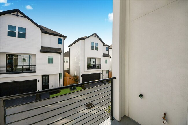 Building Photo - 8502 Kolbe Ln