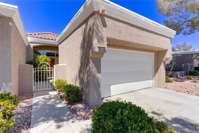 Building Photo - 8632 Desert Holly Dr
