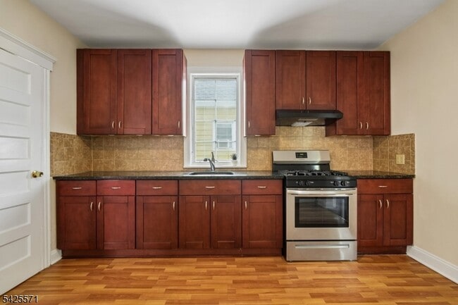 Building Photo - 7 Beekman St