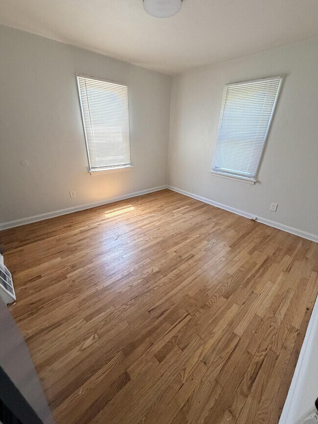 Building Photo - **MOVE-IN SPECIAL**