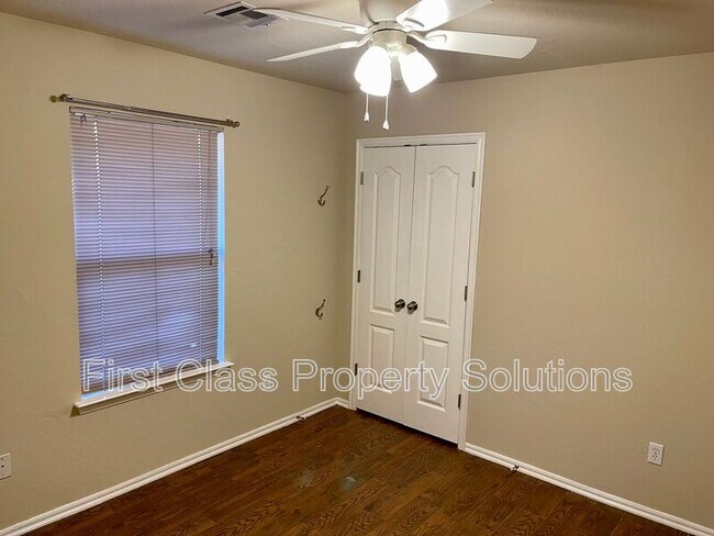 Building Photo - 917 Renita Way
