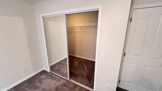 Building Photo - Upgraded Avalon Park 3 Bed/2.5 Bath Townhome!