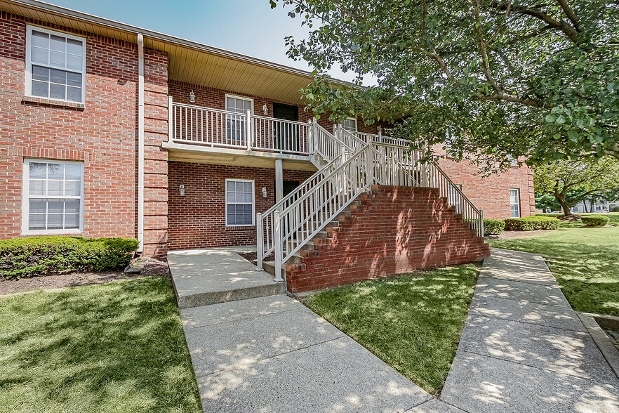 Primary Photo - Lyndon Crossings Apartments